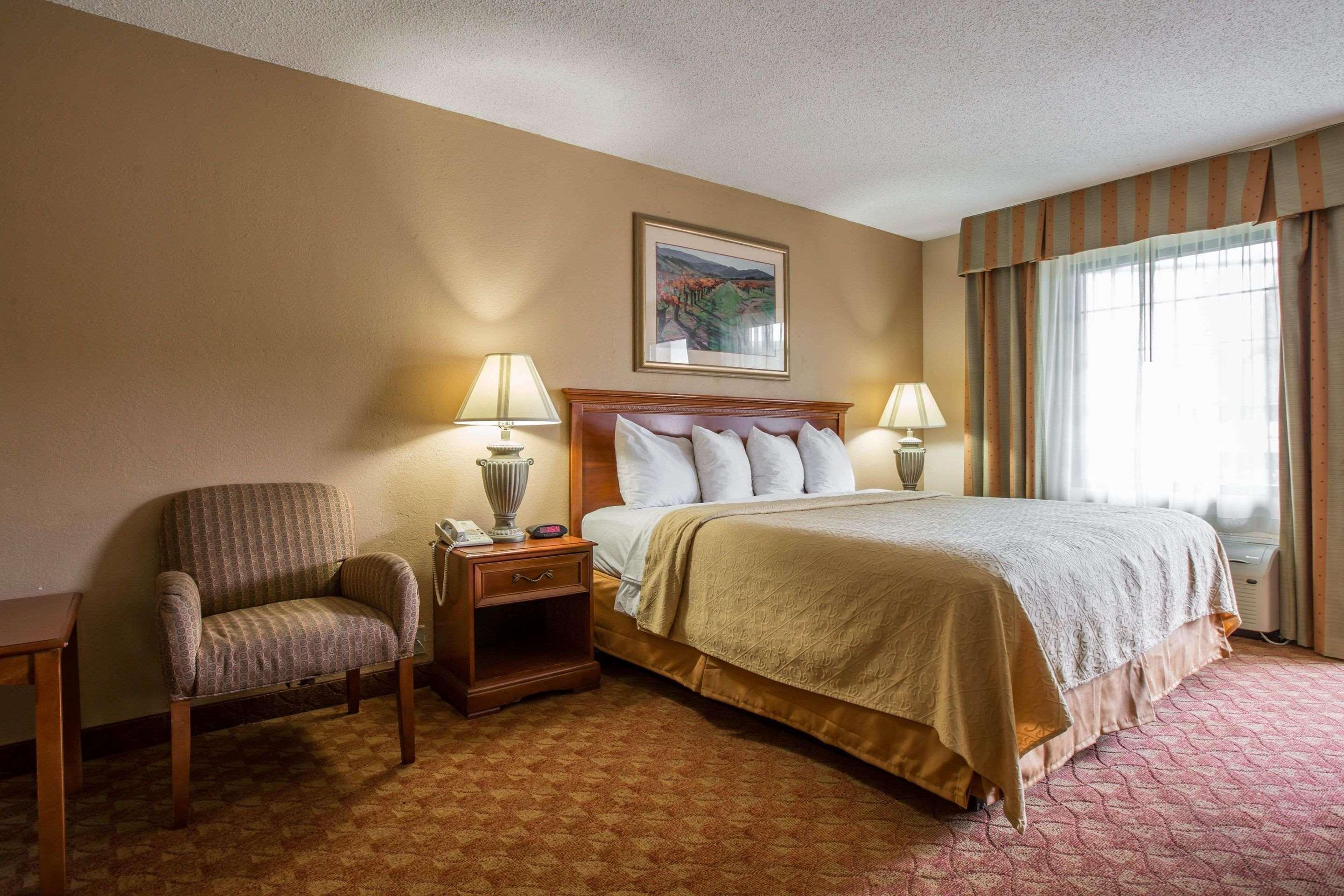 Quality Inn & Suites Hanes Mall Winston-Salem Bagian luar foto