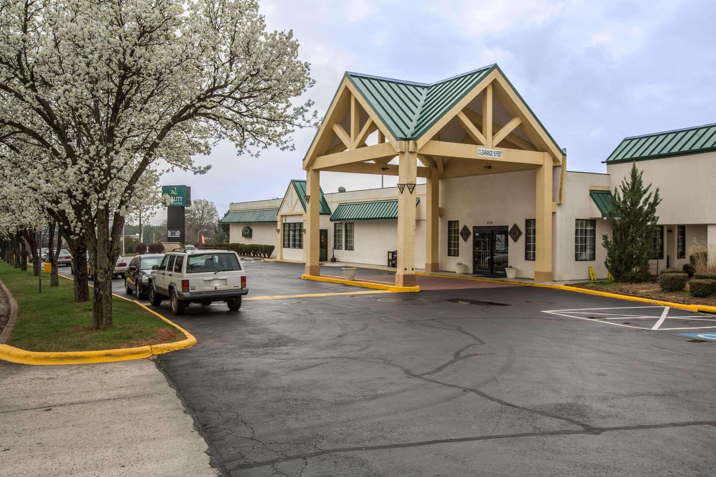 Quality Inn & Suites Hanes Mall Winston-Salem Bagian luar foto