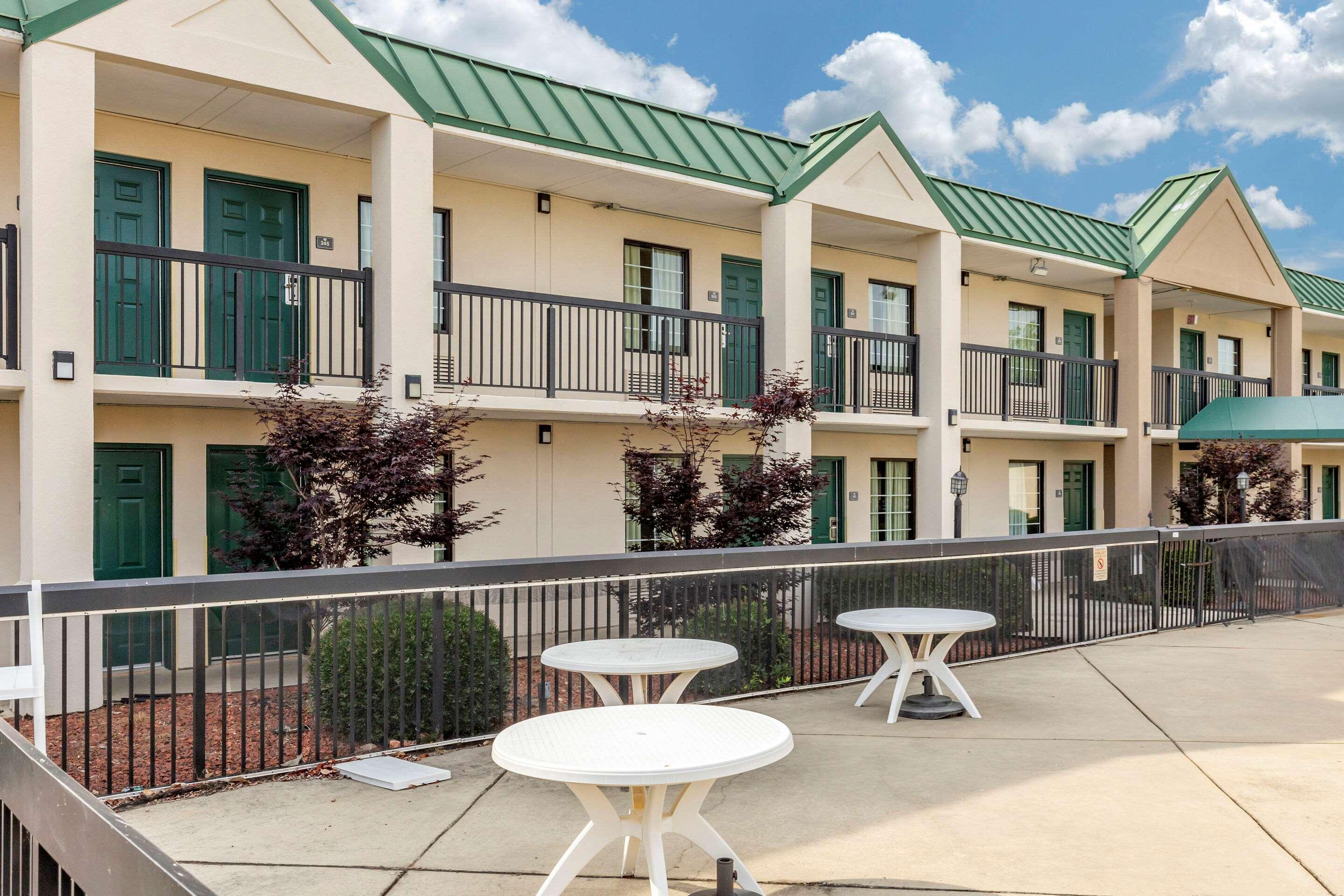 Quality Inn & Suites Hanes Mall Winston-Salem Bagian luar foto